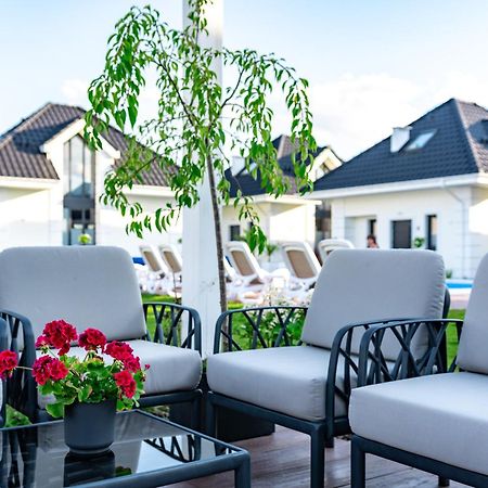 Family Resort Ustka - Domki Dwupoziomowe Z Basenem Extérieur photo