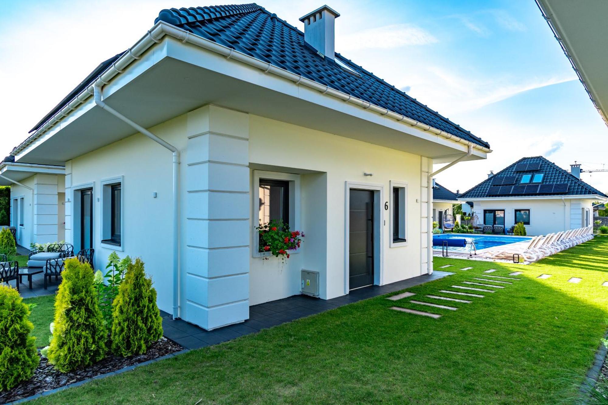 Family Resort Ustka - Domki Dwupoziomowe Z Basenem Extérieur photo