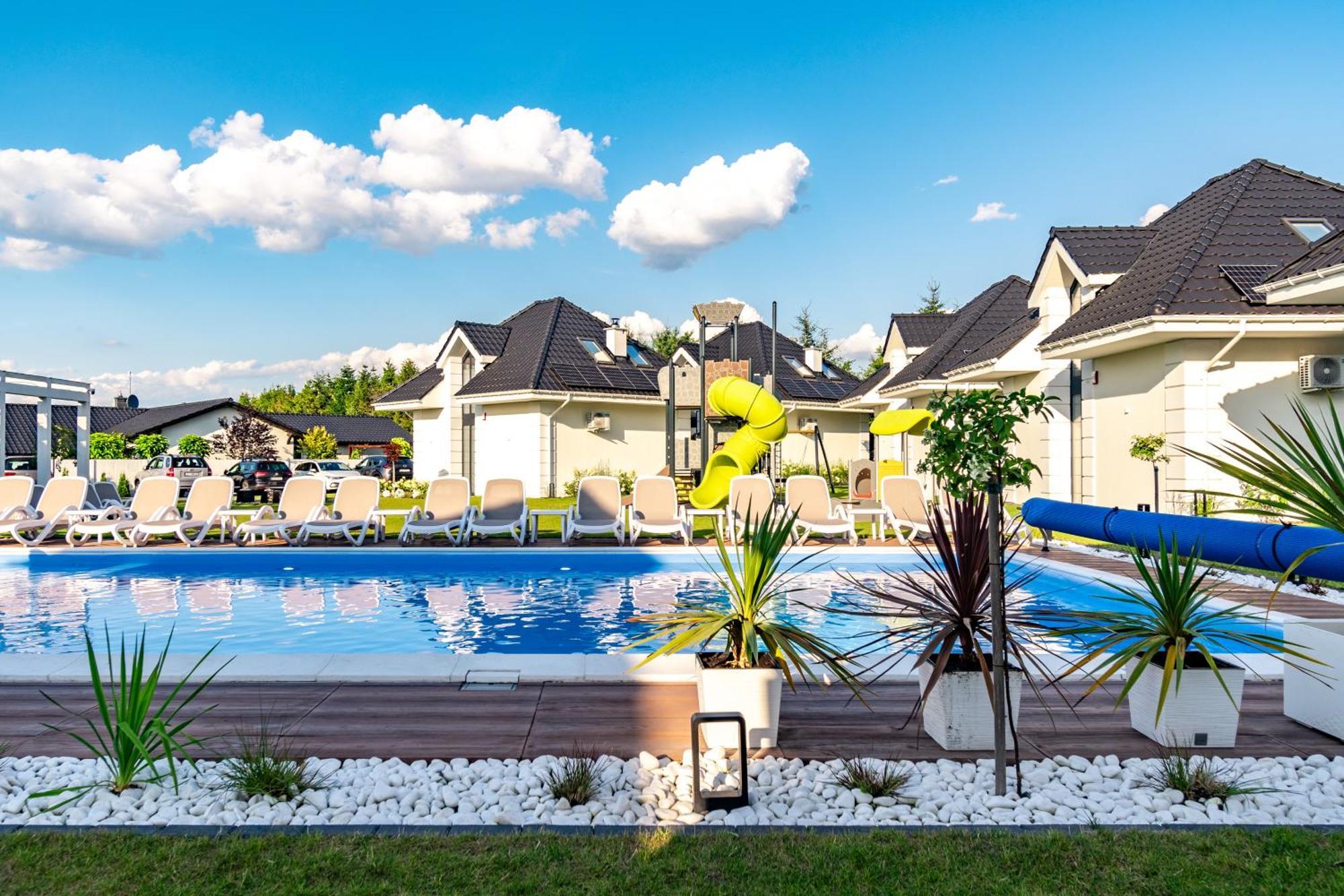 Family Resort Ustka - Domki Dwupoziomowe Z Basenem Extérieur photo