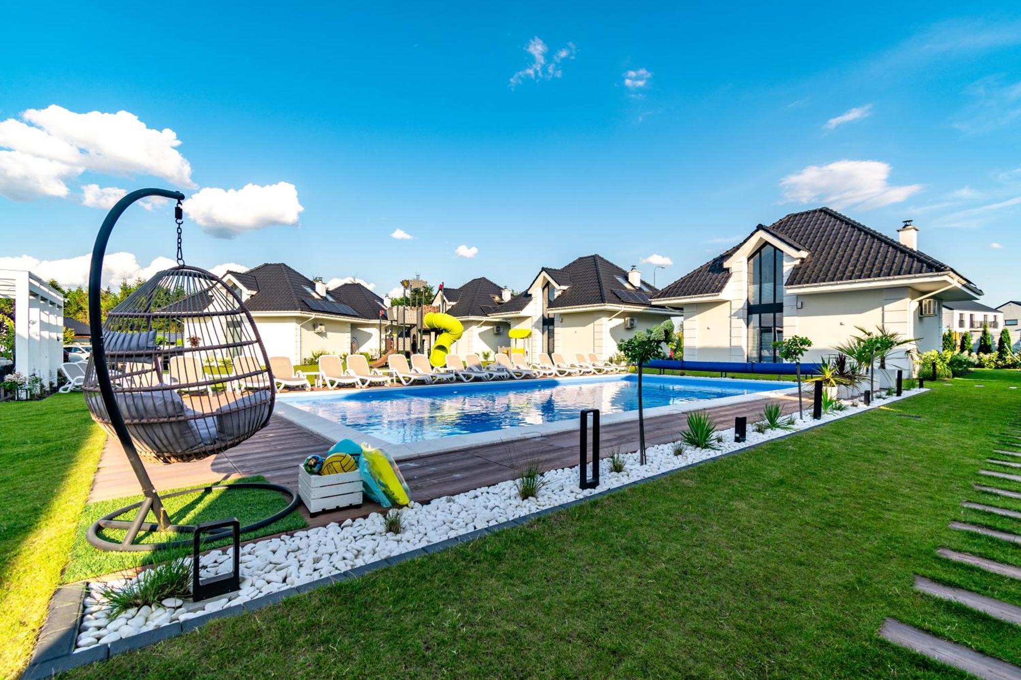 Family Resort Ustka - Domki Dwupoziomowe Z Basenem Extérieur photo