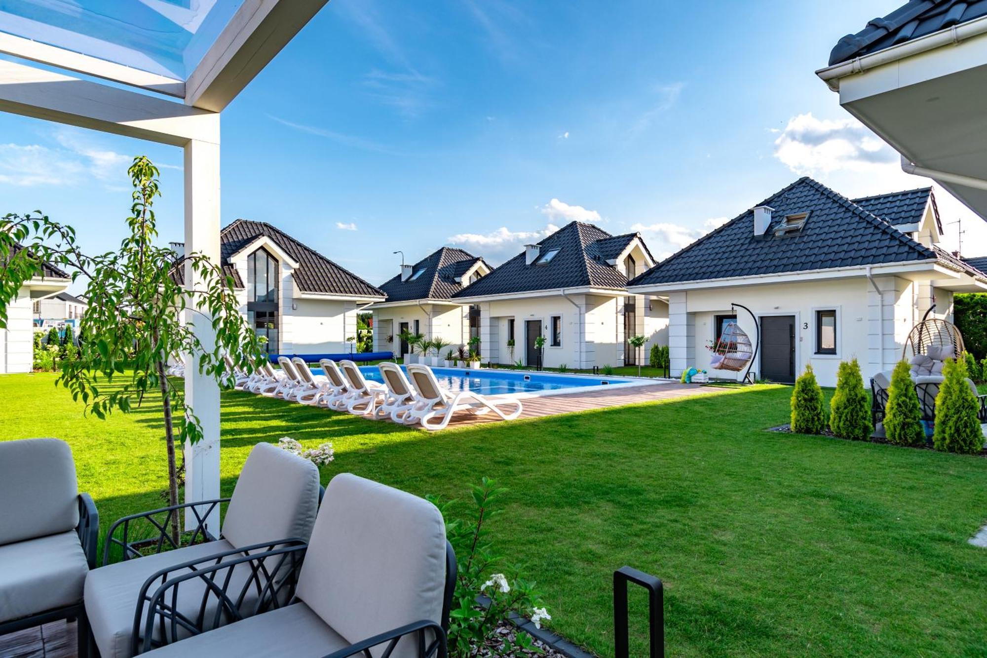 Family Resort Ustka - Domki Dwupoziomowe Z Basenem Extérieur photo