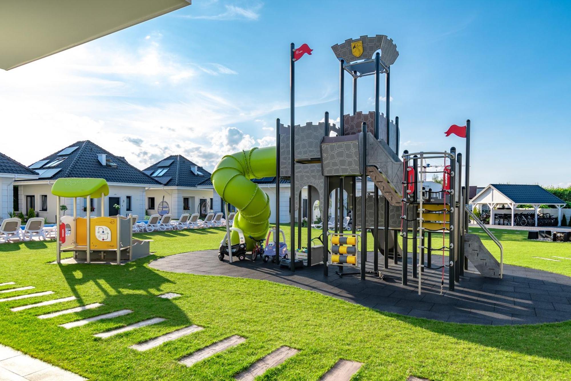 Family Resort Ustka - Domki Dwupoziomowe Z Basenem Extérieur photo