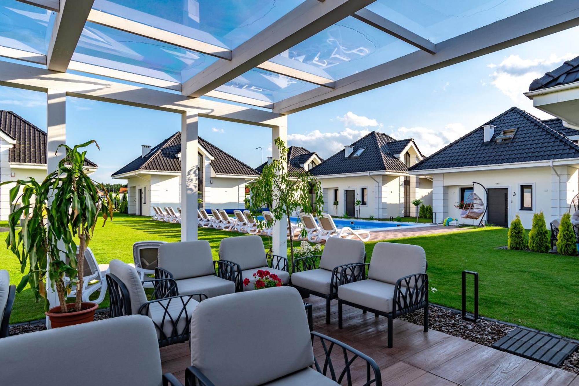 Family Resort Ustka - Domki Dwupoziomowe Z Basenem Extérieur photo