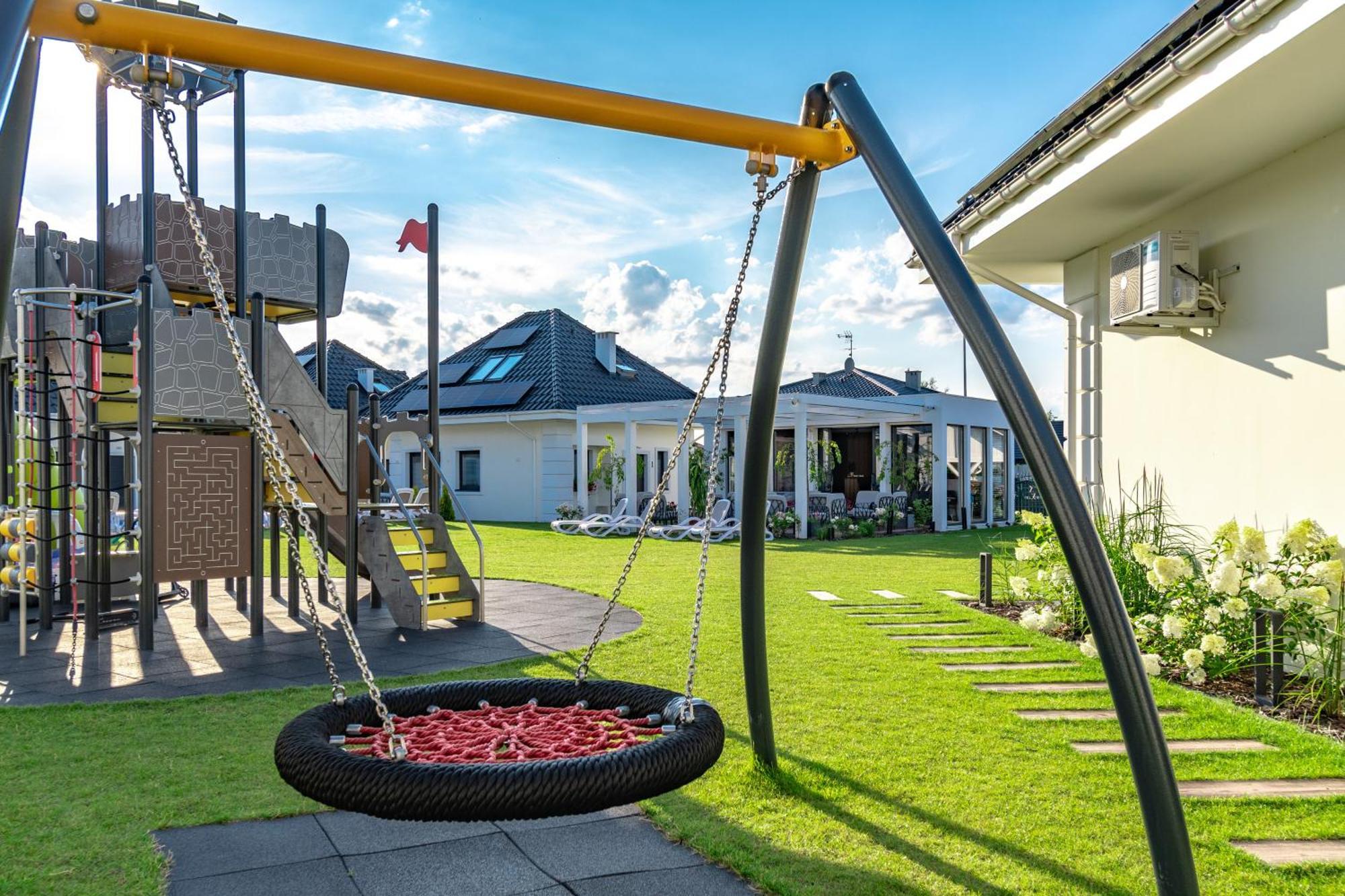 Family Resort Ustka - Domki Dwupoziomowe Z Basenem Extérieur photo