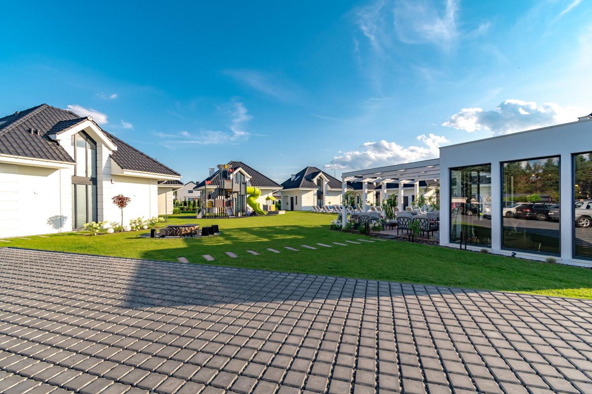 Family Resort Ustka - Domki Dwupoziomowe Z Basenem Extérieur photo
